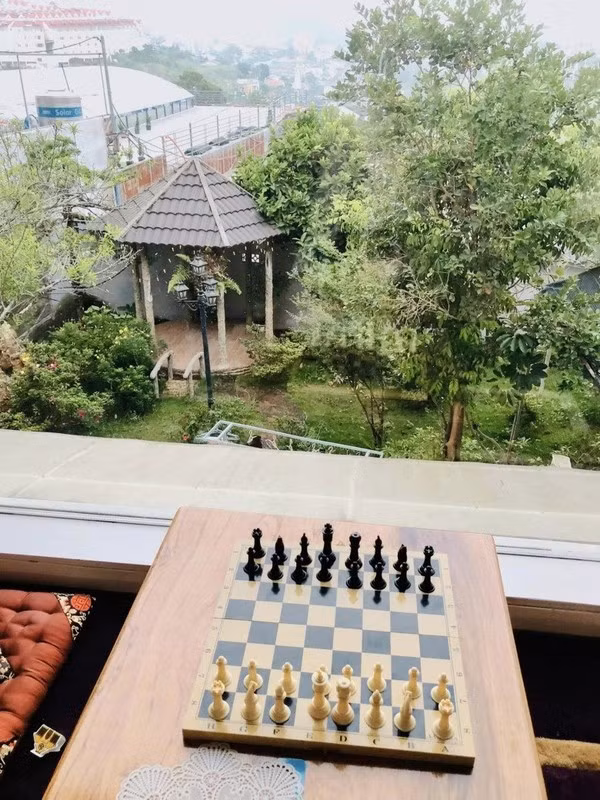 View nhìn từ trên phòng xuống khu vườn xanh mướt. Nguồn ảnh: FBNV