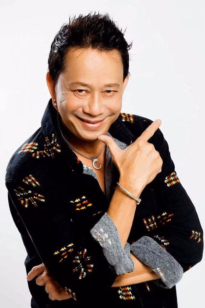 Nam danh hài tiết lộ có lần ôm 300 cây vàng đi mua xe trong khi thời đó nhà mặt đường quận 5 (TP HCM) chỉ có 280 cây vàng. Ảnh: Internet