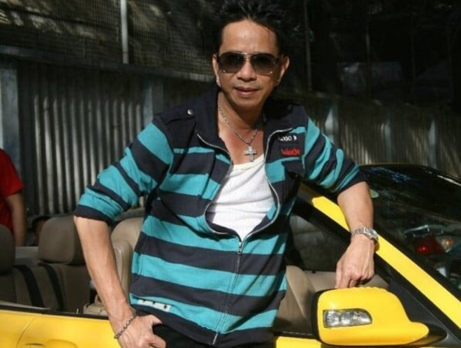 Bên cạnh đó, Lexus IS 250C cũng là một trong những siêu xe nam nghệ sĩ U70 yêu thích, di chuyển thường xuyên. Ảnh: Nguoiquansat