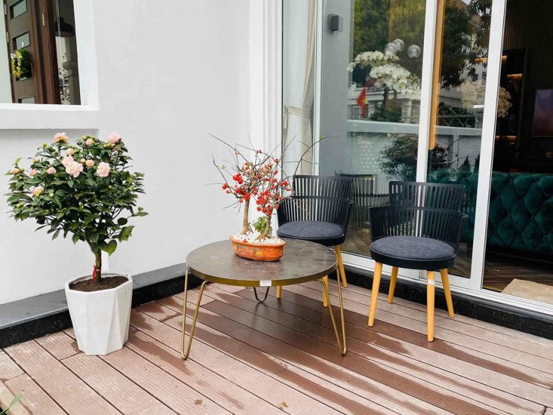 Đây là không gian lý tưởng để các thành viên trong gia đình Hằng Túi thư giãn, ngắm cảnh.