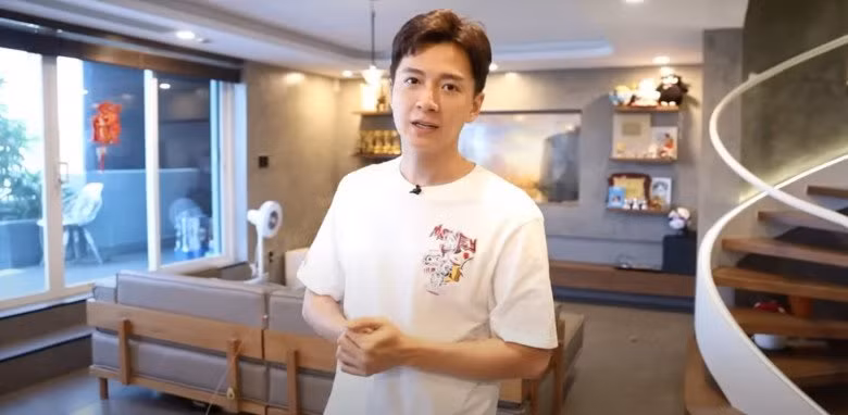 Xuất hiện trong chương trình "Nhà đẹp thế này" mới đây, Ngô Kiến Huy hé lộ khung cảnh bên trong penthouse của mình để mọi người cùng khám phá.