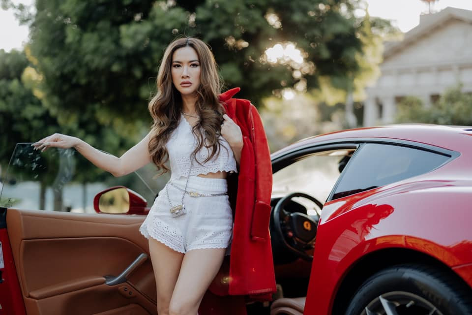 Không chỉ gây chú ý bởi sự giàu có, nữ đại gia gốc Việt Mimi Morris còn sở hữu nhan sắc nóng bỏng ở tuổi ngoài 50.