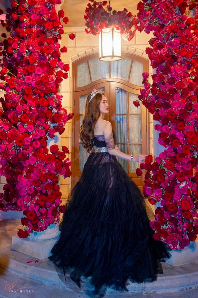 Vóc dáng quyến rũ của Mimi Morris nhận được nhiều lời khen ngợi của cộng đồng mạng.