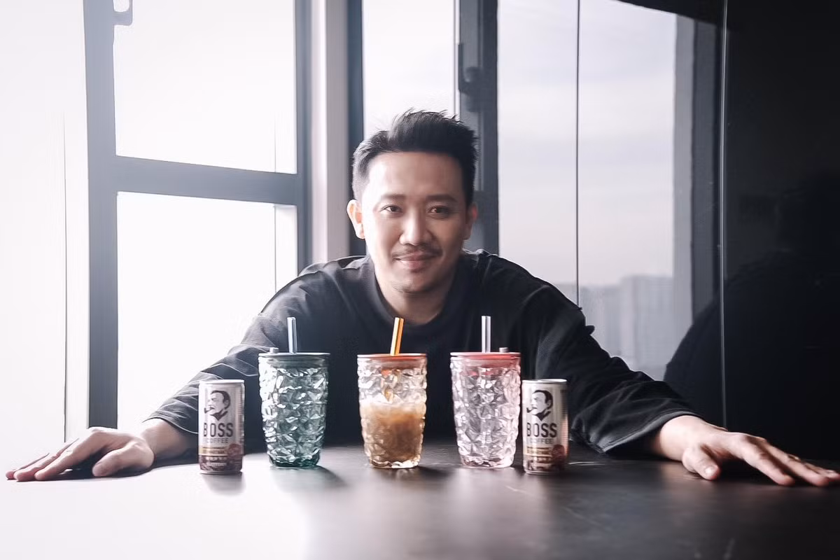 Do xuất hiện dày đặc trên truyền hình, nam MC cũng trở thành gương mặt được nhiều nhãn hàng tin dùng. Giá đóng quảng cáo của Trấn Thành cũng được tiết lộ rơi vào khoảng 20.000-30.000 USD cho một TVC (phim quảng cáo).