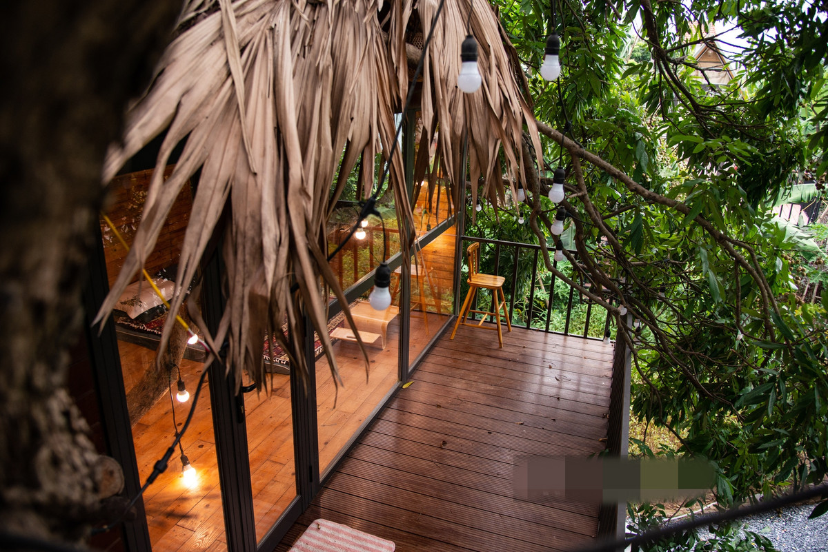 Phần hành lang rộng 8m2 là nơi gia chủ thư giãn và ngắm cảnh. Ảnh: Dân Việt