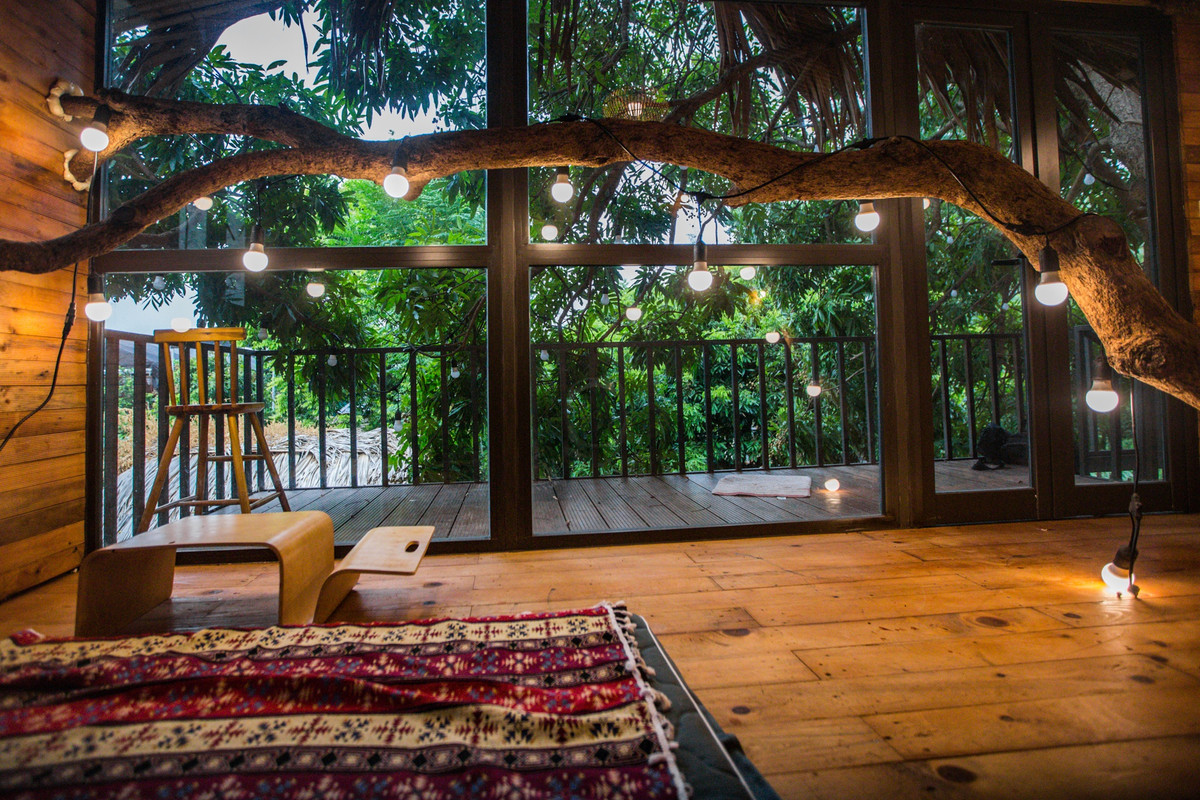 Ngăn cách bên trong nhà với thiên nhiên là hệ thống cửa kính. Ảnh: Vietnamnet