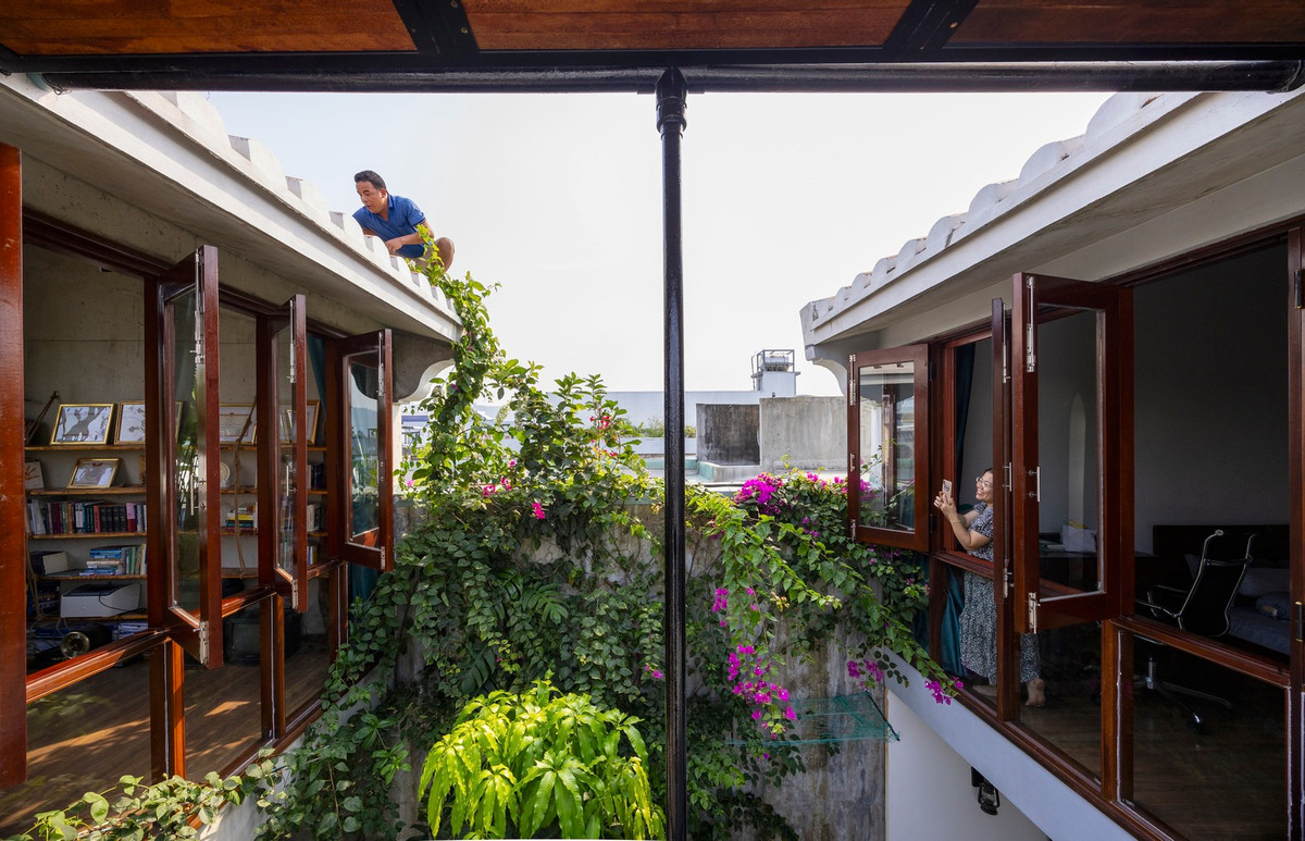 Gia chủ khao khát một không gian sống đầy cảm hứng hơn, có thể thúc đẩy khả năng sáng tạo. Khoảnh khắc người chồng hòa bản song ca piano cùng con gái đầy ấm áp đã khơi dậy ý tưởng về "tổ chim" - nơi ở ấm áp và nuôi dưỡng, nơi gia đình có thể phát triển, theo đuổi đam mê và nhìn con cái lớn lên trong một môi trường yêu thương.