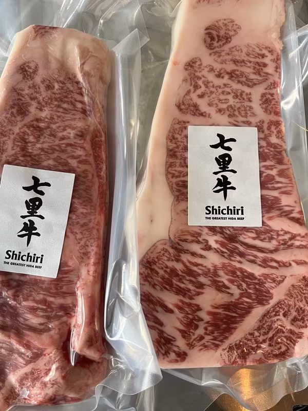 Trước khi đến tay người tiêu dùng, thịt bò Wagyu phải trải qua các quy trình kiểm định chất lượng nghiêm ngặt. Các tiêu chí bao gồm độ dày của vân mỡ, màu sắc, kết cấu và độ mềm. Ảnh: Pursuit Farms