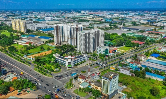 Theo Cục Thống kê tỉnh Bình Dương hồi cuối năm 2023, tổng sản phẩm trong tỉnh (GRDP) năm 2023 ước tăng 5,97% so với cùng kỳ. Trong đó GRDP bình quân đầu người đạt 172 triệu đồng (năm 2022, đạt 166 triệu đồng). Ảnh: Dân Việt