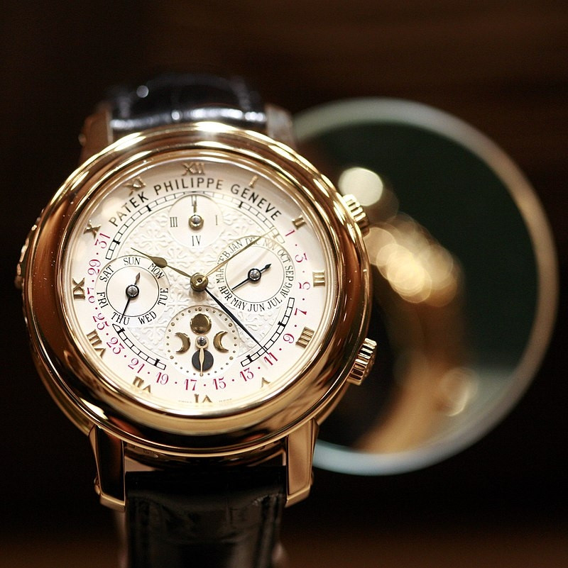 Một trong những lý do khiến đồng hồ Patek Philippe đắt đỏ chính là việc chế tác thủ công. Mỗi chiếc đồng hồ Patek Philippe là một kiệt tác của kỹ thuật chế tác đồng hồ, kết hợp các phương pháp truyền thống với công nghệ mới nhất. Ảnh: Bobswatches
