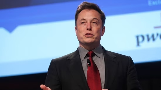 Dựa trên một ngày 24 giờ, thu nhập của tỷ phú Elon Musk vào khoảng 2.059.983 USD mỗi giờ (tương đương hơn 48 tỷ đồng). Ước tính này cho thấy rằng mỗi giờ, tài sản của Elon Musk tăng lên một mức mà hầu hết mọi người chỉ có thể mơ ước kiếm được trong đời.