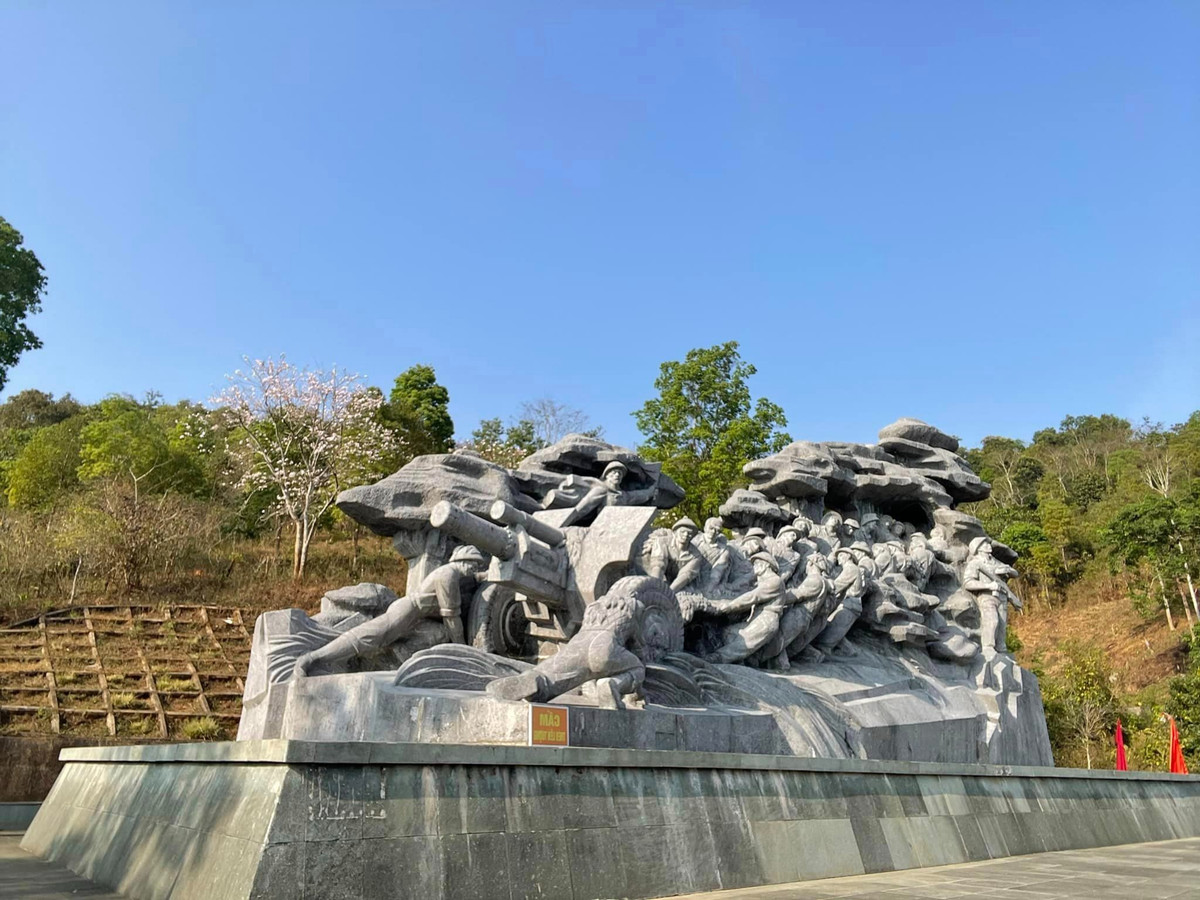 Den manh dat hao hung Dien Bien song lai nhung phut giay lich su-Hinh-2