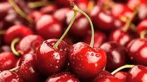 Cherry là loại trái cây nhập khẩu "sang chảnh" được ưa chuộng tại Việt Nam. Tại siêu thị và các cửa hàng hoa quả nhập khẩu, cherry có giá dao động từ 300.000 - 1 triệu đồng/kg, tùy loại. Ảnh: Bachhoaxanh