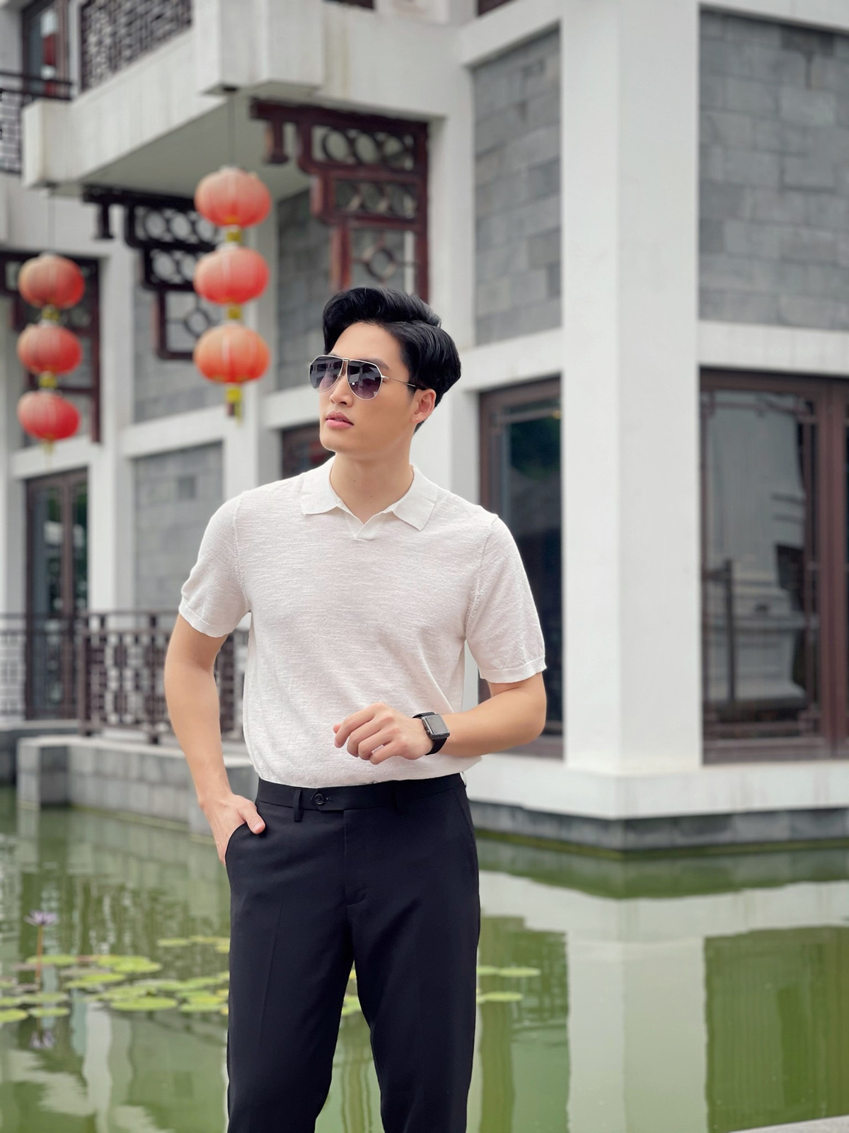 Sở hữu ngoại hình điển trai, chiều cao nổi bật trên 1,8m, Đình Tú được khán giả nhận xét thuộc top đầu nam diễn viên điển trai nhất 'vũ trụ' phim VFC. Ảnh: FBNV