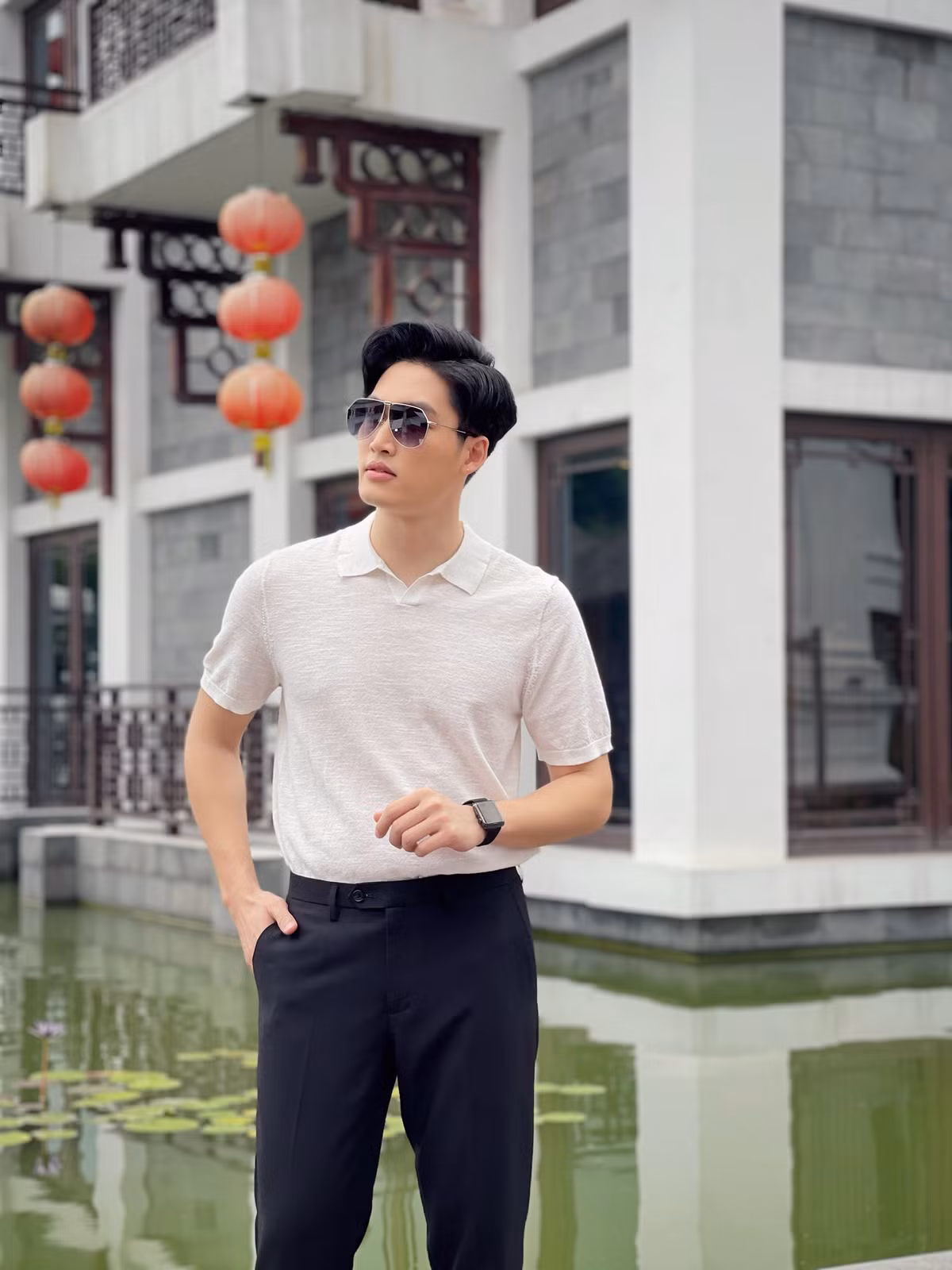 Sở hữu ngoại hình điển trai, chiều cao nổi bật trên 1,8m, Đình Tú được khán giả nhận xét thuộc top đầu nam diễn viên điển trai nhất 'vũ trụ' phim VFC. Ảnh: FBNV