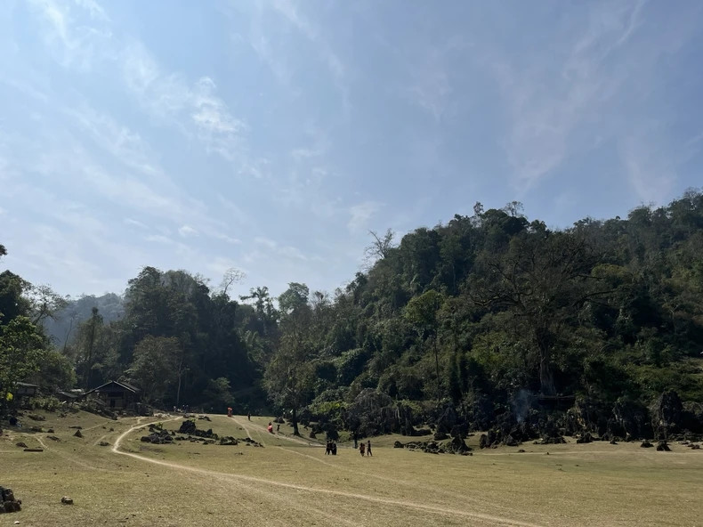 Hang Tau - “lang nguyen thuy” 3 khong tren cao nguyen Moc Chau-Hinh-3