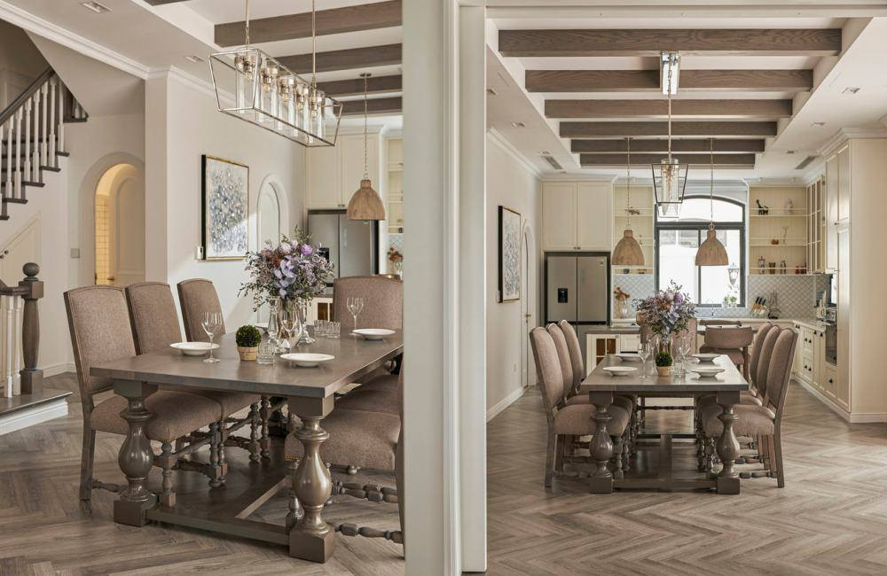 Khu bàn ăn rộng rãi được chế tác từ gỗ tự nhiên.