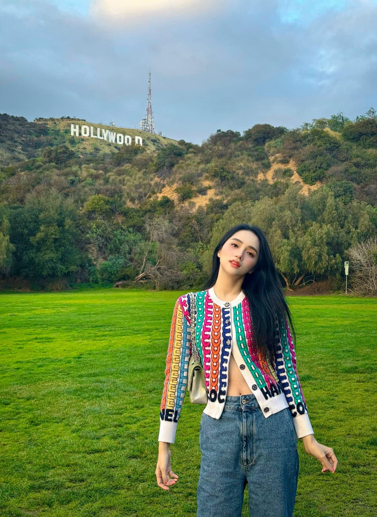 Sau nhiều năm hoạt động trong lĩnh vực giải trí, Hoa hậu Hương Giang trở thành gương mặt đắt show, kiếm bộn tiền từ các hoạt động khác nhau.