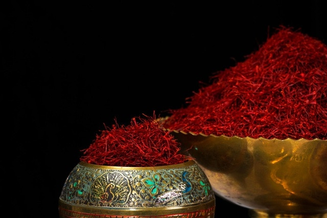 Sau khi nhụy hoa được sấy khô, chúng sẽ trở thành loại gia vị quý giá và đắt đỏ nhất trên thế giới: nhụy hoa nghệ tây - saffron. Nguồn ảnh: Getty
