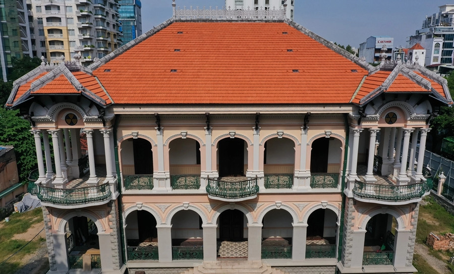 Tại phiên tòa xét xử các bị cáo trong vụ án sai phạm tại Ngân hàng TMCP Sài Gòn (SCB), bà Trương Mỹ Lan đề nghị không kê biên căn biệt thự cổ trị giá 700 tỷ đồng tại TP HCM để tiếp tục sửa chữa. Ảnh: Dân trí