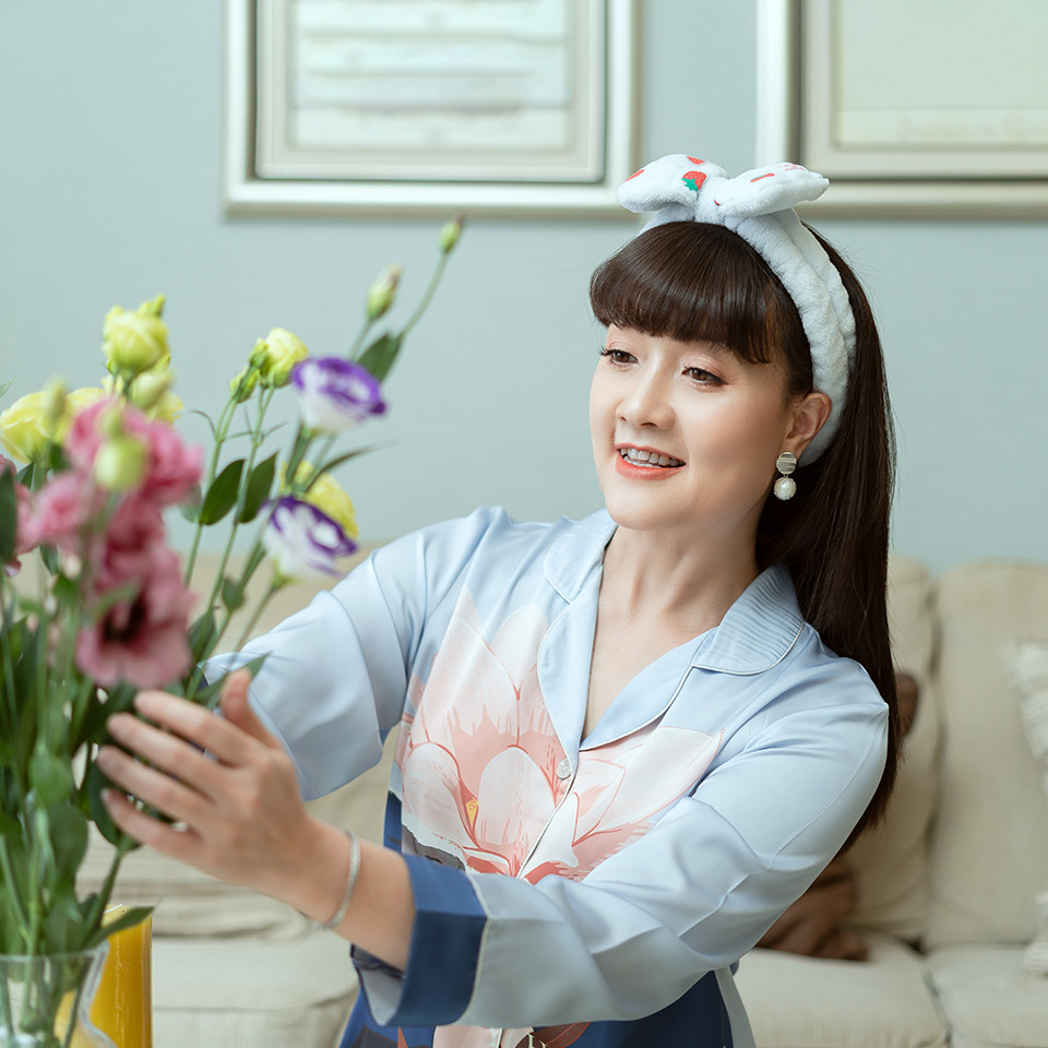 Dịp Tết năm ngoái, danh hài Vân Dung chia sẻ hình ảnh cắm hoa trang trí nhà. Nguồn ảnh: FBNV