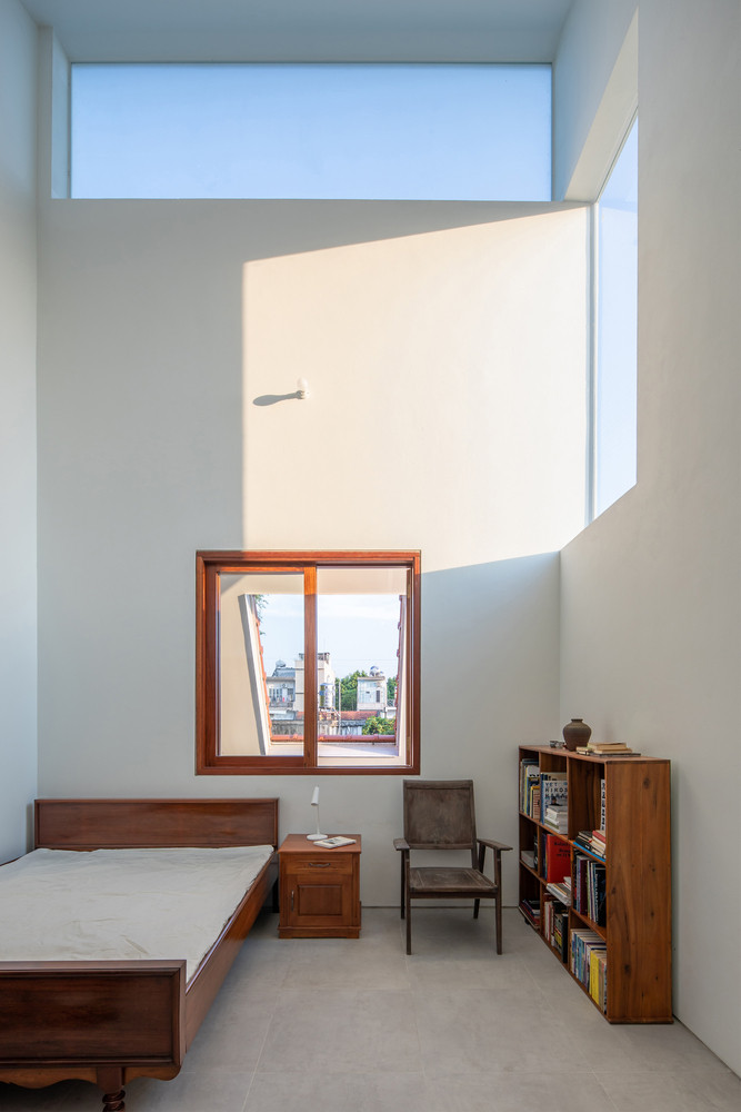 Tầng 2 bao gồm không gian sinh hoạt chung, phòng thờ và 2 phòng ngủ.