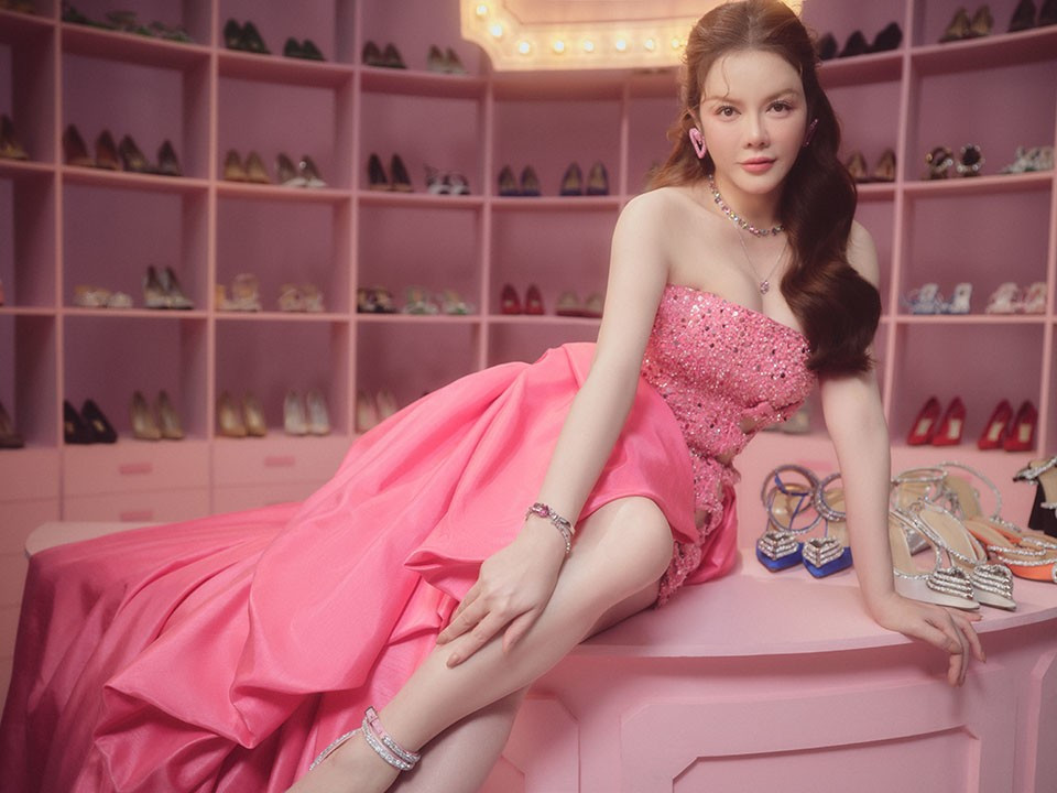 Riêng góc chụp ở studio đếm sương sương cũng khoảng 30 tỷ đồng. Ảnh: FB Ly Nha Ky