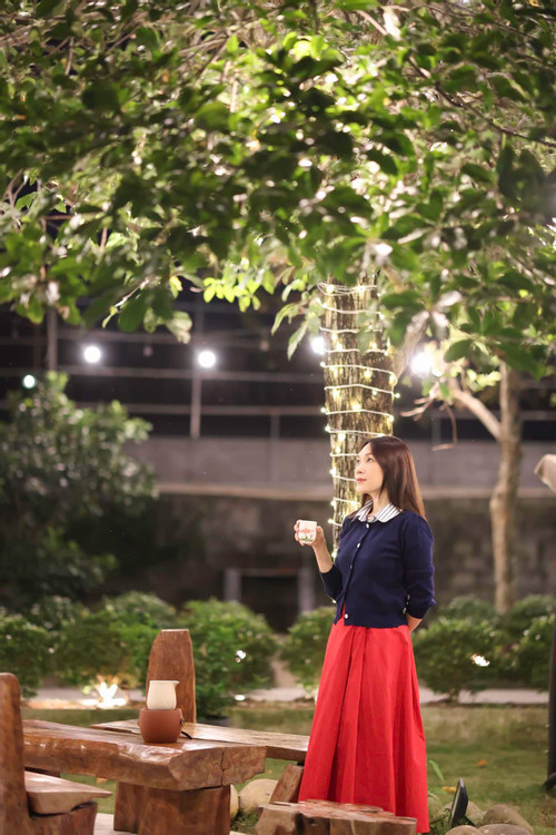 Khu vực này được giăng đèn lung linh. Ảnh: FBNV