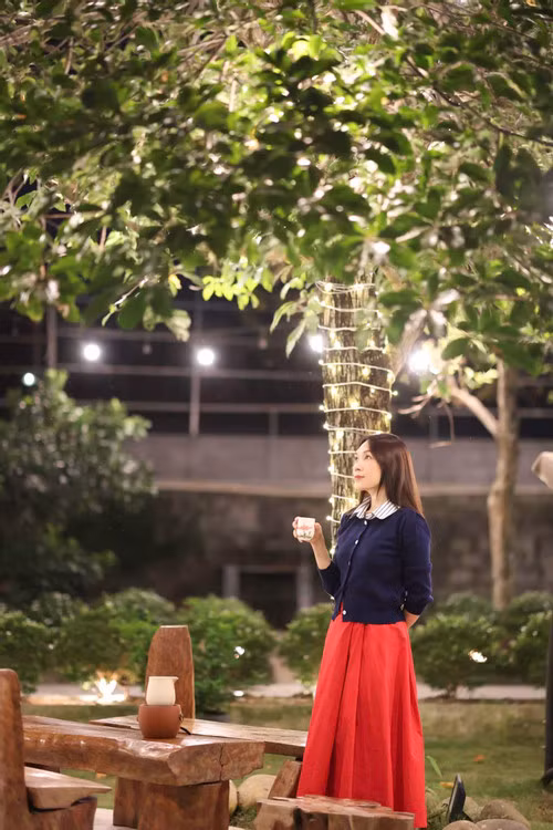 Khu vực này được giăng đèn lung linh. Ảnh: FBNV