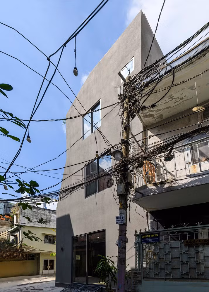 Hơn nữa, việc mở rộng đô thị không nhất quán của các khu dân cư nội thành đôi khi dẫn đến những mảnh đất có hình dạng kỳ lạ, khó có thể sử dụng được.