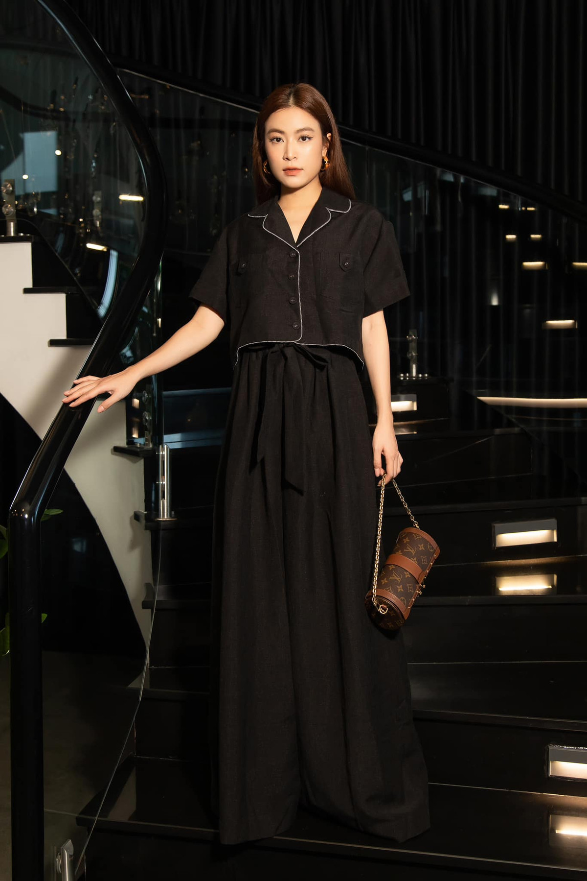 Hoàng Thùy Linh đang sống trong căn penthouse 2 tầng, diện tích 400m2, ước tính trị giá vài chục tỷ đồng tại TP HCM. Ảnh: FB Hoàng Thùy Linh