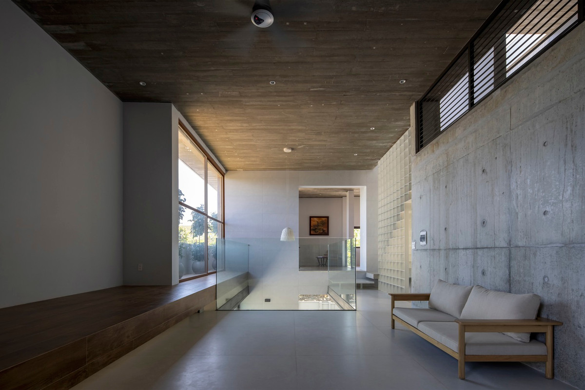 Bê tông thô là vật liệu lý tưởng cho khí hậu nhiệt đới ẩm của Huế , mang lại độ bền chống thấm nước và nấm mốc. Ảnh: Hoàng Lê