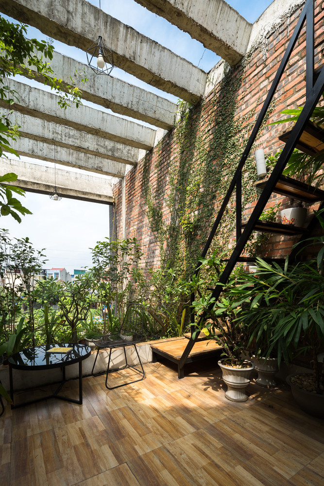 Gia chủ là người yêu thiên nhiên nên một trong những yêu cầu cơ bản là tạo ra một không gian sống có nhiều cây xanh và tăng tối đa không gian ngoài trời.