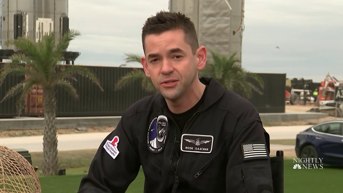 Nhân viên đầu tiên của Jared Isaacman bao gồm người bạn Brendan Lauber, người từng là Giám đốc công nghệ của Shift4 cho đến năm ngoái và bố của Isaacman, một nhân viên bán hàng từng làm việc cho một công ty an ninh gia đình. Ảnh: NBC news