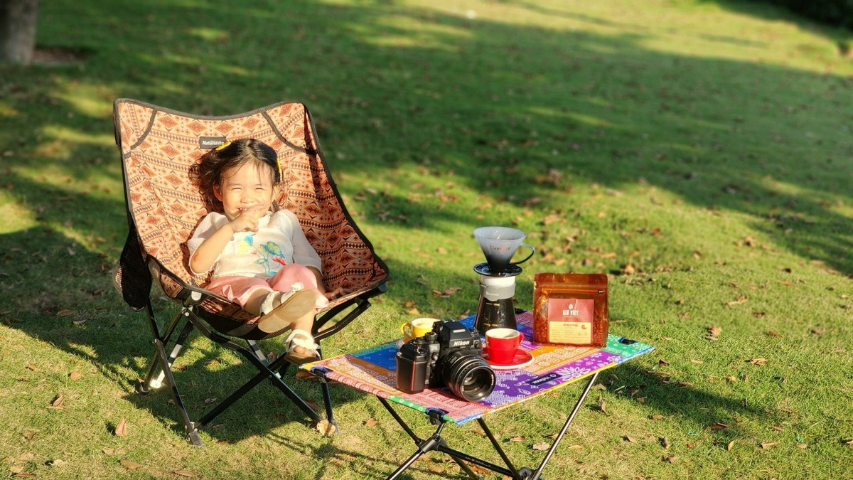 Tiem ca phe 'view trieu do' o Ha Long, khach den uong mien phi-Hinh-3