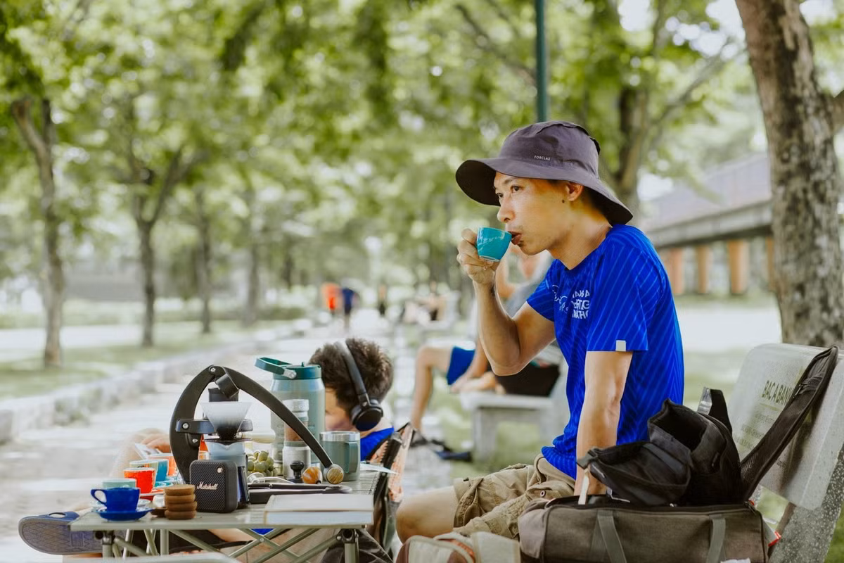 Tiem ca phe 'view trieu do' o Ha Long, khach den uong mien phi-Hinh-4