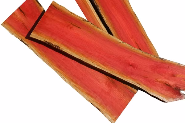 Gỗ ngà hồng cũng là một trong những loại gỗ hiếm nhất trên thế giới, giá khoảng hơn 700.000 đồng/30 cm. Ảnh: Cook Woods