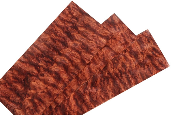 Gỗ cẩm lai hồng thường được dùng để chế tạo nhạc cụ, đồ thủ công mỹ nghệ, giá khoảng 200.000 đồng/30 cm. Ảnh: Cook Woods