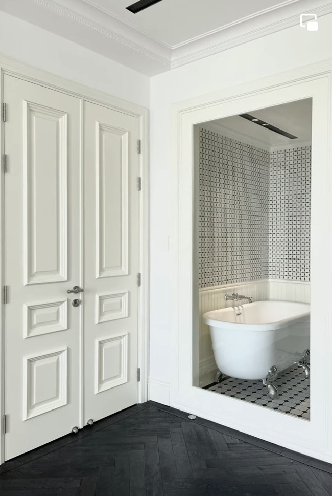 Trước đó, ca sĩ Đức Phúc cũng sở hữu căn hộ khác tại Quận 7 mua năm 22 tuổi chỉ sau 3 năm trở thành Quán quân Giọng hát Việt. Ảnh: FBNV