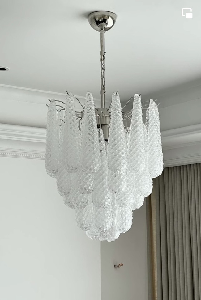 Nội thất trong căn hộ của Đức Phúc đều đắt tiền do được đặt từ nước ngoài. Ảnh: FBNV