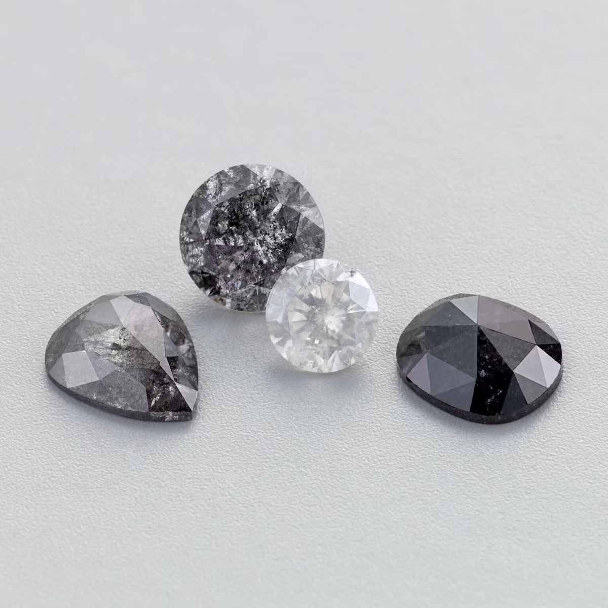 Viên kim cương Cullinan, được phát hiện ở Nam Phi vào năm 1905, là viên kim cương thô lớn nhất từng được tìm thấy, nặng hơn 3.100 carat. Ảnh: Chrysella