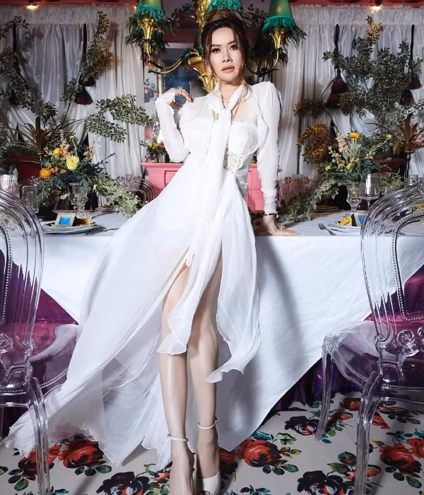 Ngoài căn biệt thự 800 tỷ, Mimi Morris còn tậu thêm biệt thự sát biển trị giá 100 triệu USD (tương đương 2.400 tỷ VNĐ) ở bàng California (Mỹ). Tuy nhiên, thông tin và hình ảnh căn biệt thự này chưa được tiết lộ. Ảnh: Instagram @mimi_morris