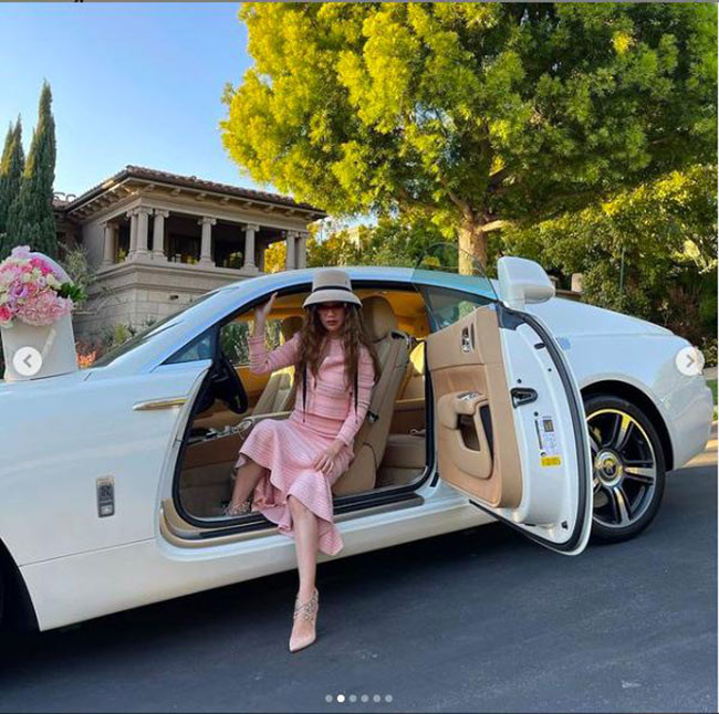 Bên cạnh bất động sản, nữ đại gia Mimi Morris còn sở hữu một garage đầy xe sang bao gồm 3 chiếc Rolls-Royce và Ferrari. Ảnh: Instagram @mimi_morris