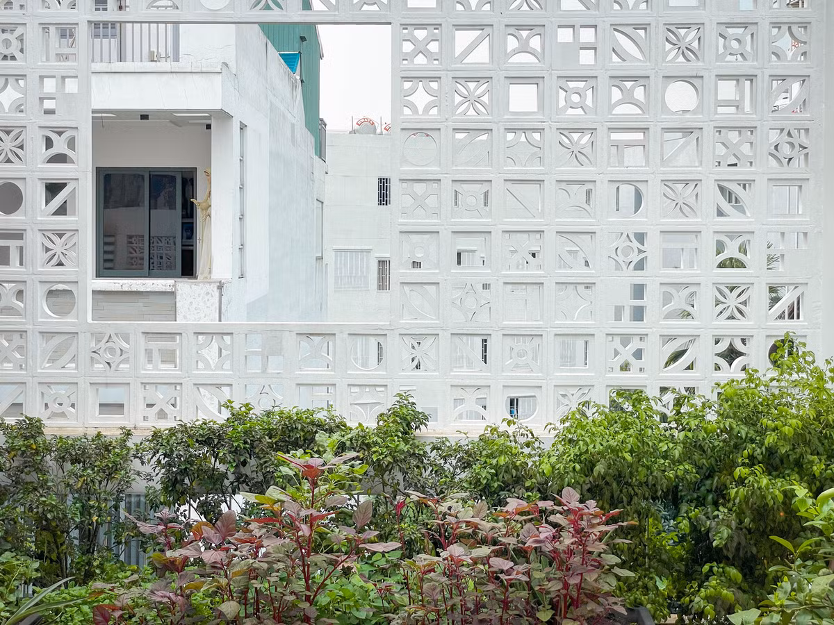 Một góc gạch hoa gió xinh xắn góp phần làm tăng tính thẩm mỹ cho công trình. Nguồn ảnh: Đất Buồm