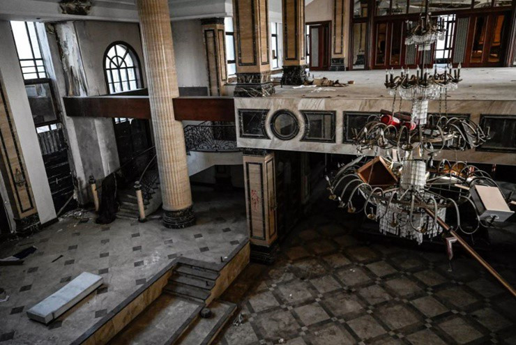 Nhiều người tiếc nuối khi các căn nhà dần xuống cấp mà không ai ở.