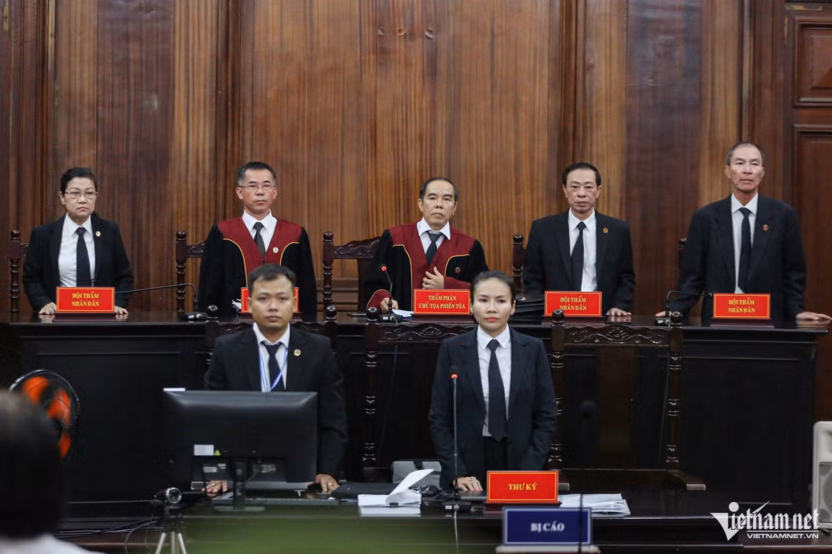 2 cuu Cuc truong Dang kiem toc bac trang trong buoi xu 'dai an'-Hinh-9