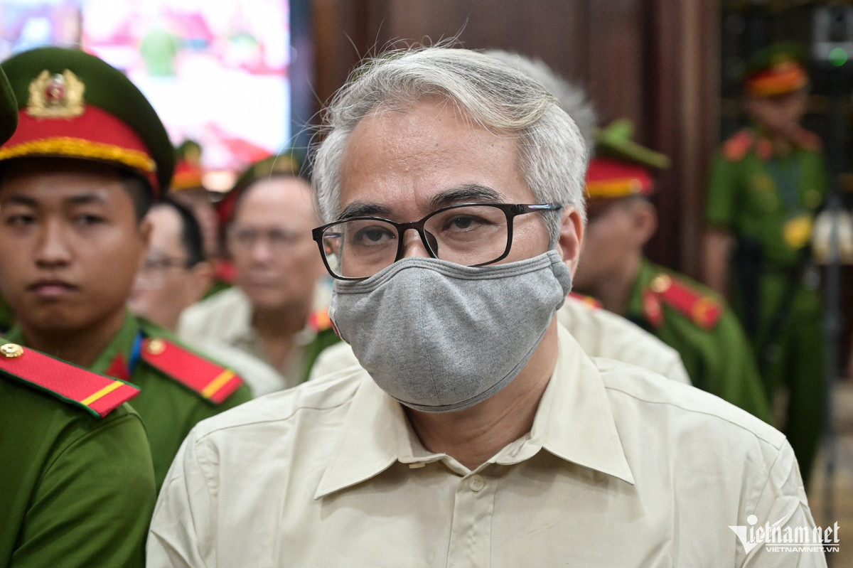 2 cuu Cuc truong Dang kiem toc bac trang trong buoi xu 'dai an'-Hinh-2