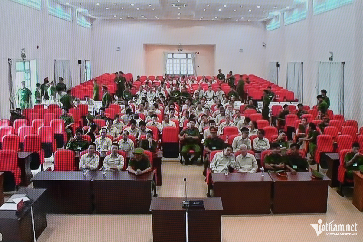 2 cuu Cuc truong Dang kiem toc bac trang trong buoi xu 'dai an'-Hinh-6