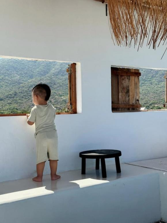 Từ trên sân thượng cũng có thể nhìn biển trải rộng trước mắt. Nguồn ảnh: FBNV