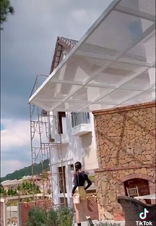 Dù vẫn đang trong quá trình hoàn thiện song khán giả có thể thấy căn nhà sở hữu không gian rộng rãi và nội thất tiện nghi.